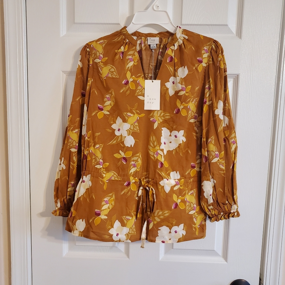 NEW Floral Blouse Size Small